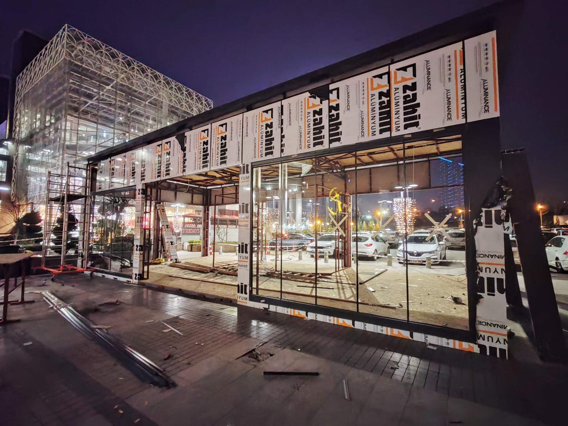 tesla showroom, tesla elektrikli araç, stand