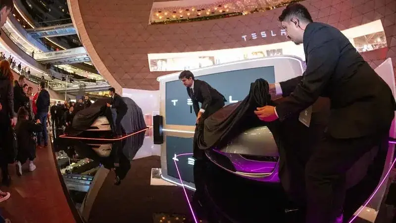 Atölyede kuru montajı yapılan ahşap ve alüminyum iskelet
