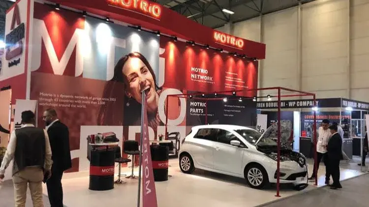 Araç platformu ve sergileme standları örneği